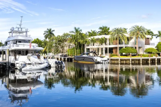 Utopiskt eller inte? Frågan om ett inkomsttak för extremrika väcker debatt. Foto: Mostphotos